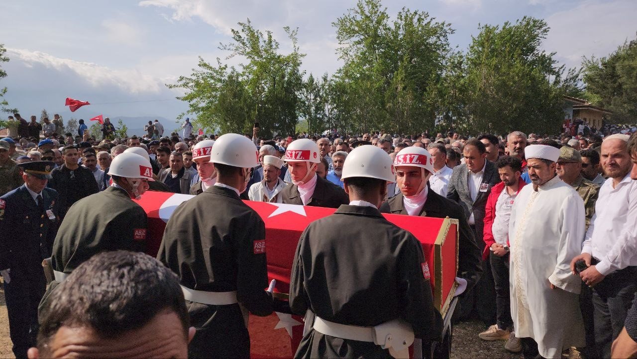 Hatay şehidini uğurladı