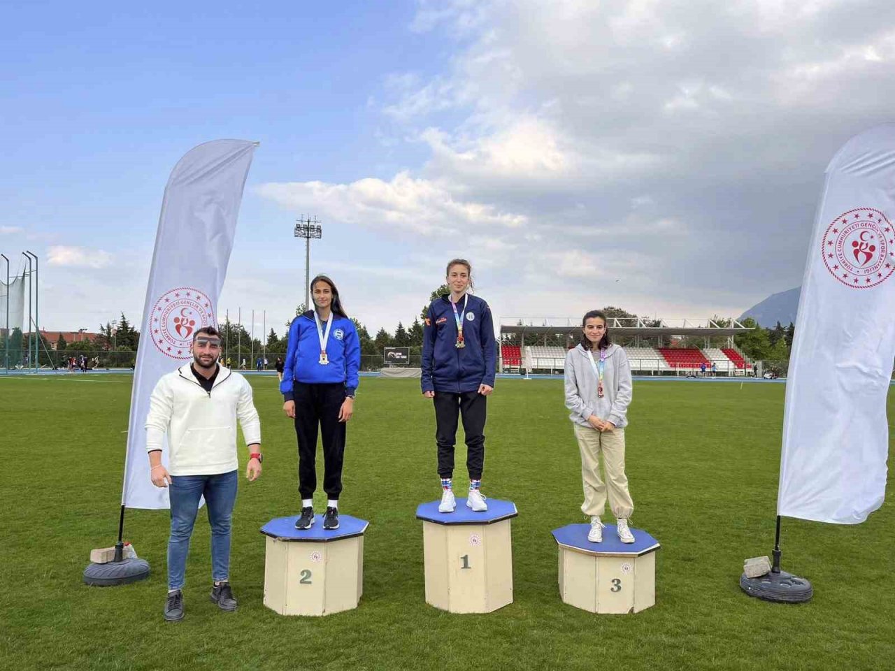 SUBÜ öğrencilerinden bir altın bir gümüş madalya