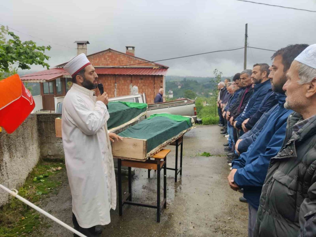 Trabzon’da iki kız kardeş aynı gün vefat etti