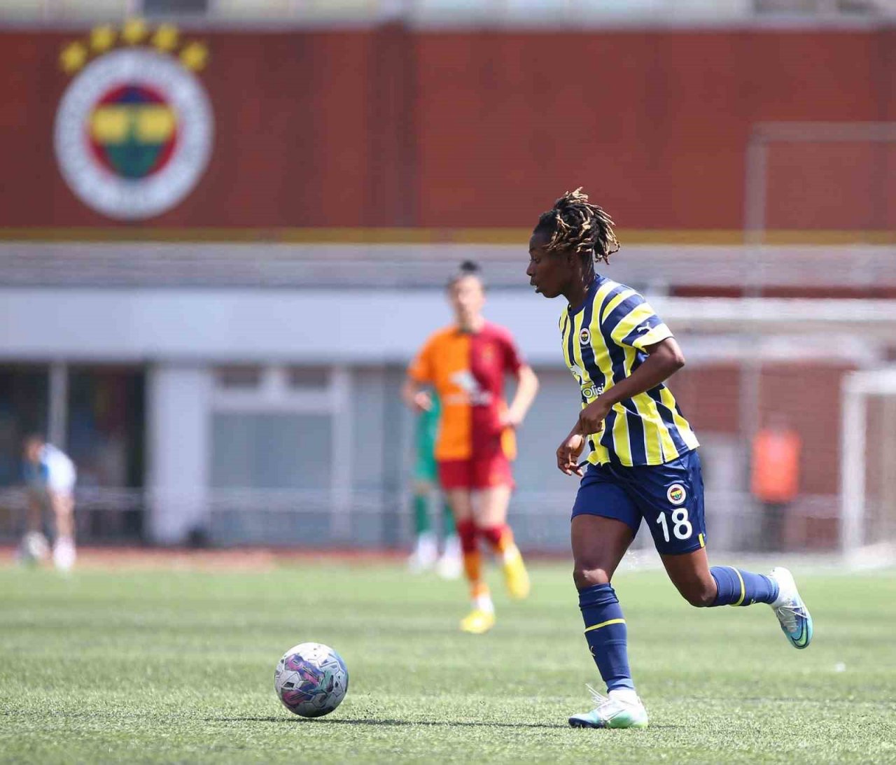 Derbiyi kazanan Fenerbahçe avantaj elde etti