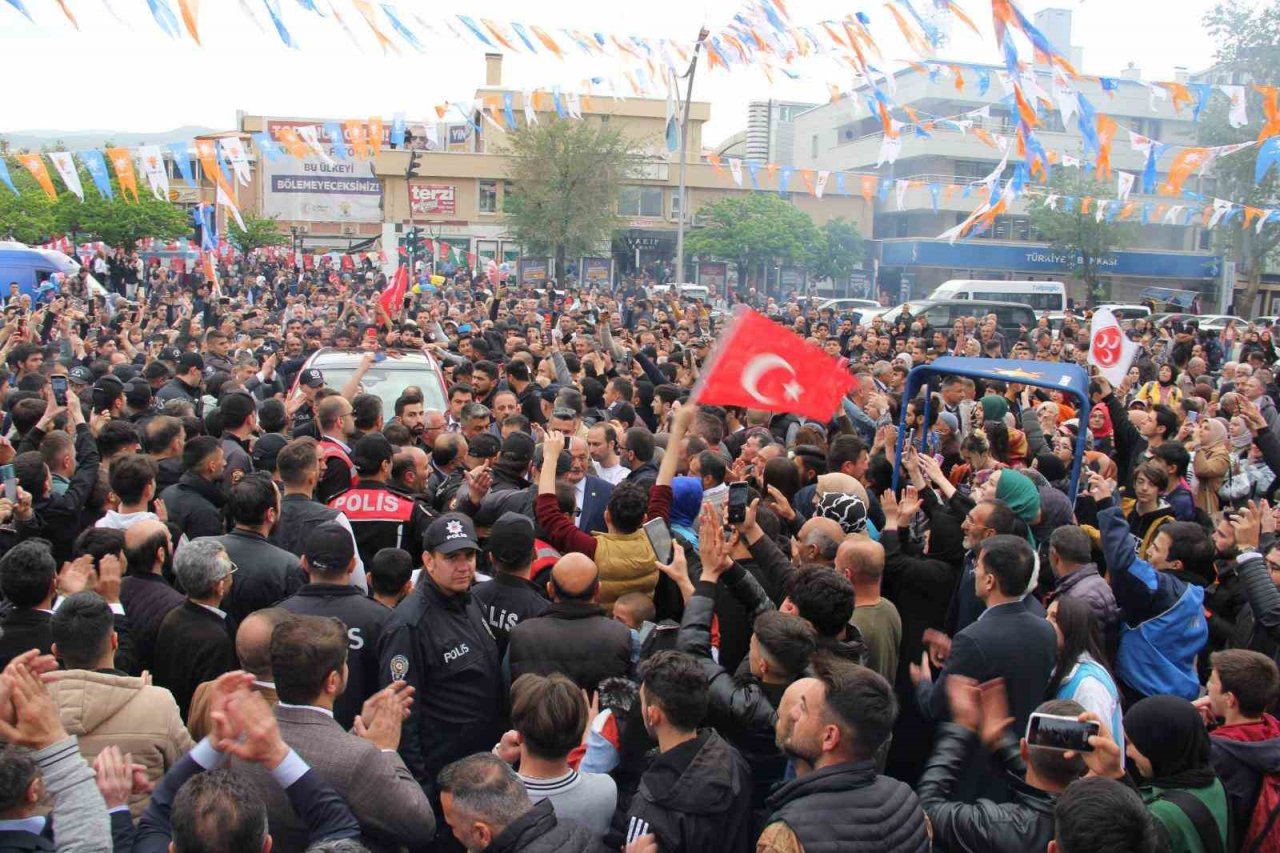 Türkiye’nin yerli otomobili TOGG Erzincan’da yoğun ilgi gördü