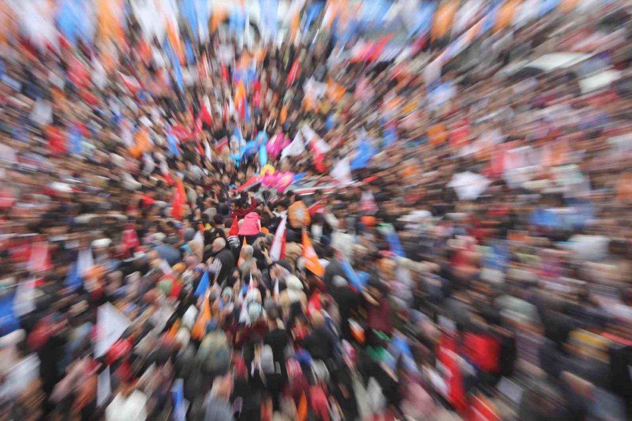 Yağmur altında Togg sevgisi