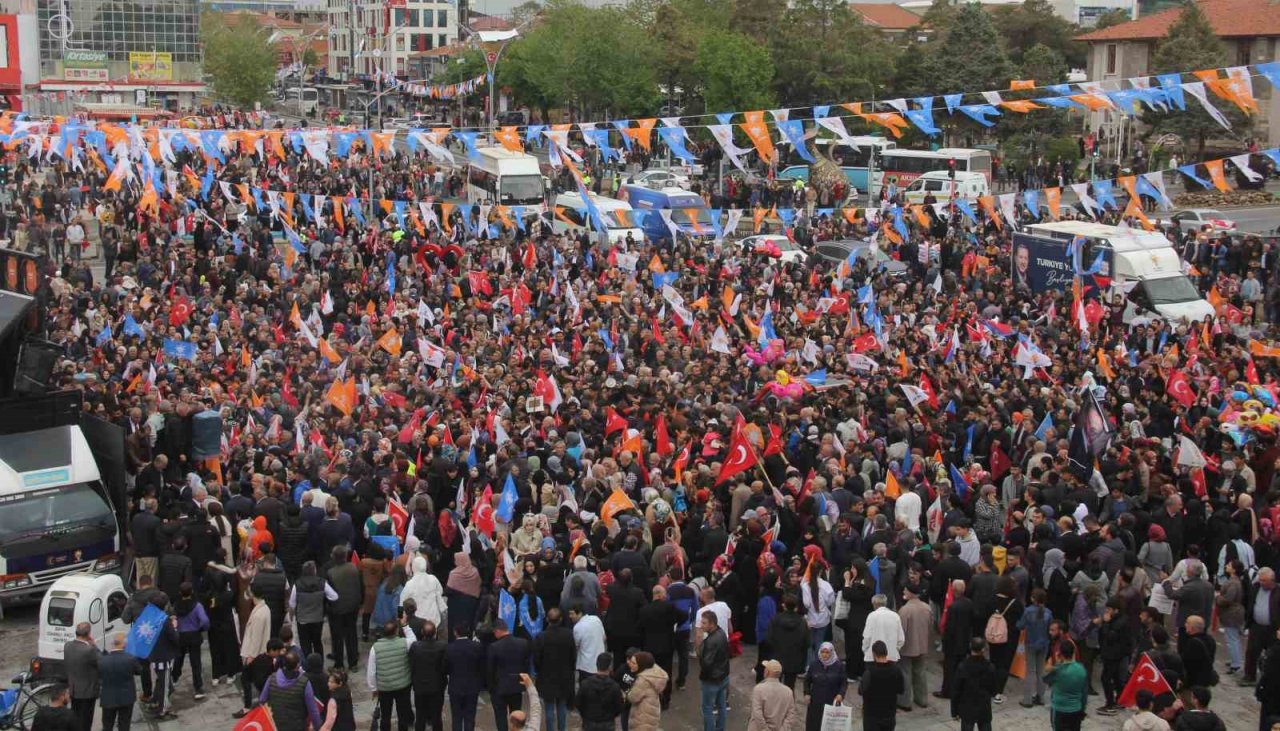 Yağmur altında Togg sevgisi