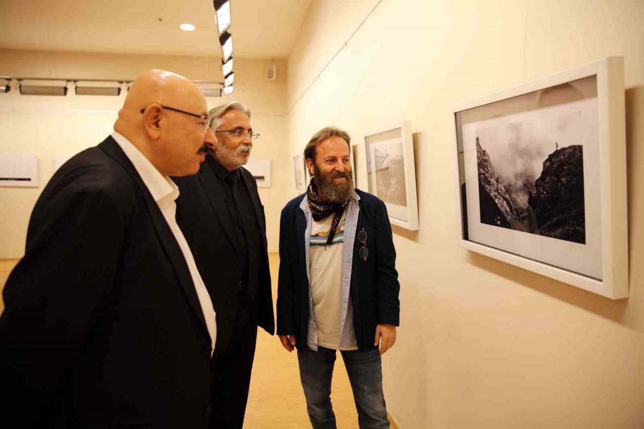 “Siyahtan Beyaza Yalnızlıklar” fotoğraf sergisi