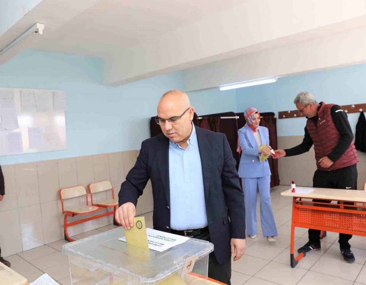 Niğde’de protokolü oylarını kullandı