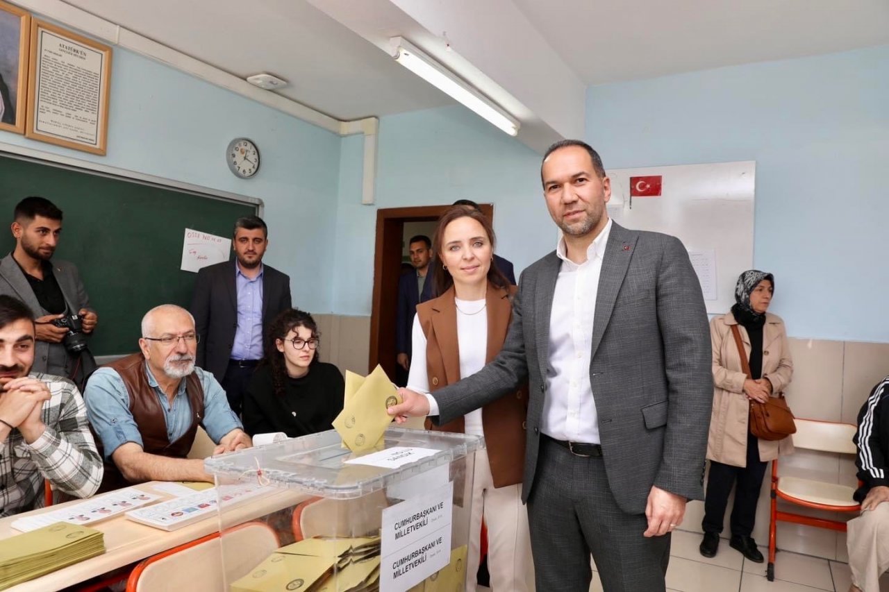 Niğde’de protokolü oylarını kullandı