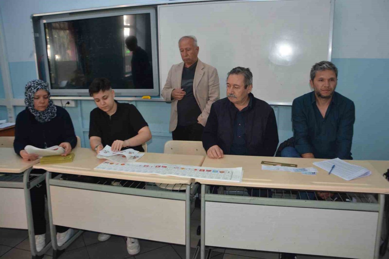Balıkesir’de sandığa ilk gidenler yaşlılar oldu