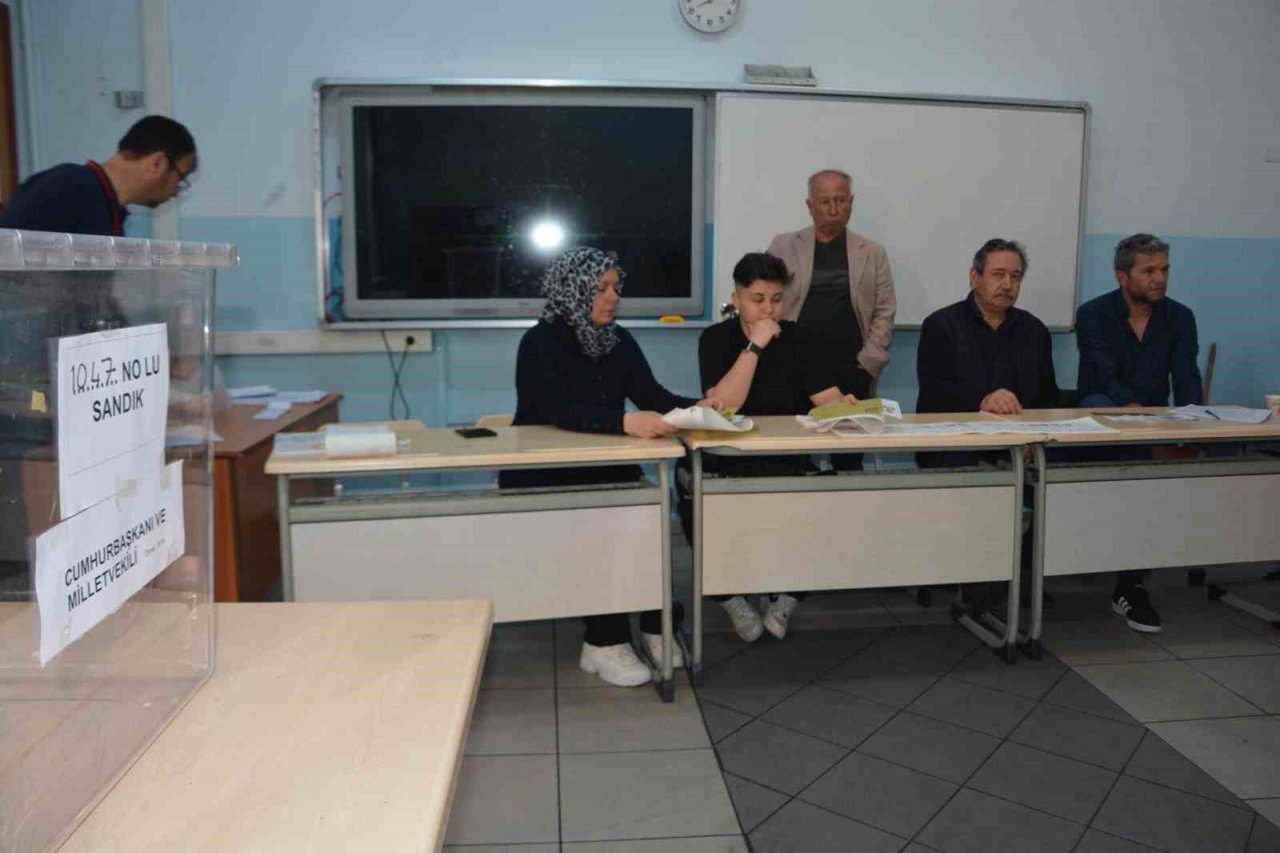 Balıkesir’de sandığa ilk gidenler yaşlılar oldu