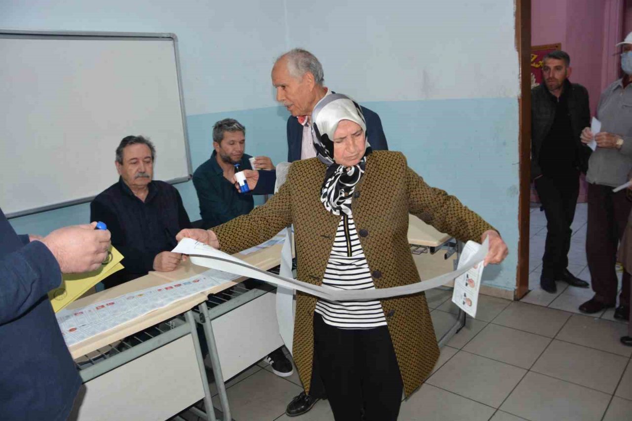 Balıkesir’de sandığa ilk gidenler yaşlılar oldu
