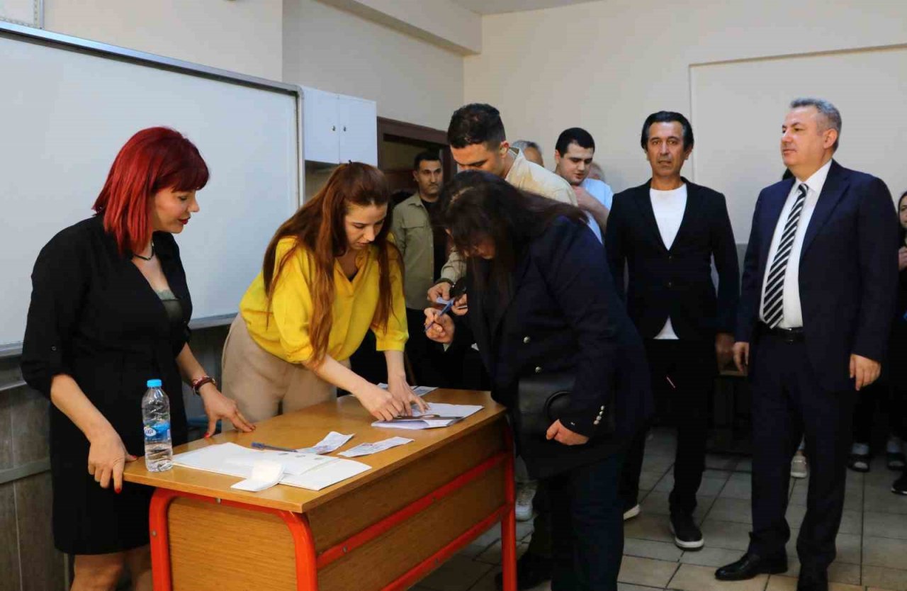 Adana Valisi Elban: "Seçim güvenliği için 12 bin civarında polis ve jandarma görev alıyor"