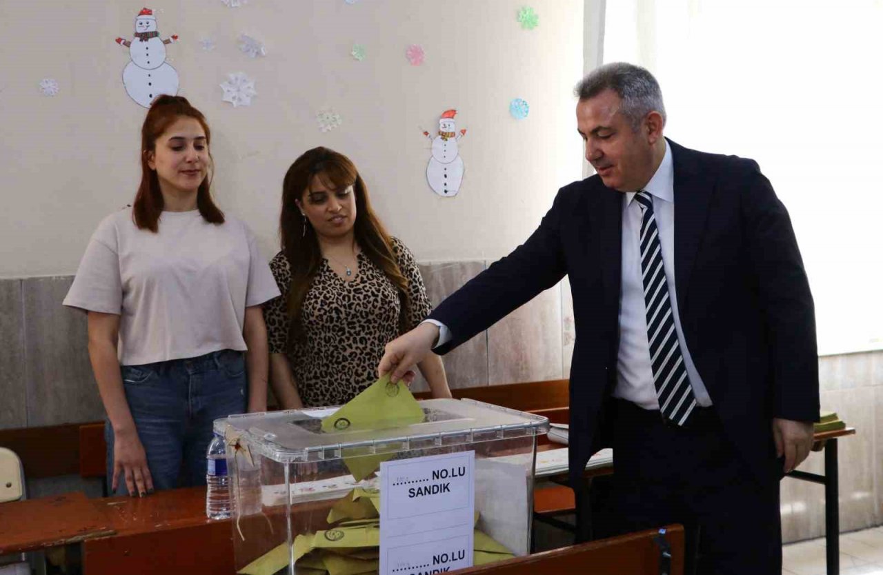 Adana Valisi Elban: "Seçim güvenliği için 12 bin civarında polis ve jandarma görev alıyor"