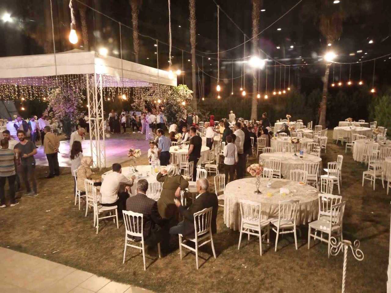 Kız kardeşinin düğününde silahlı saldırıda yaralanmıştı, hastanede hayatını kaybetti