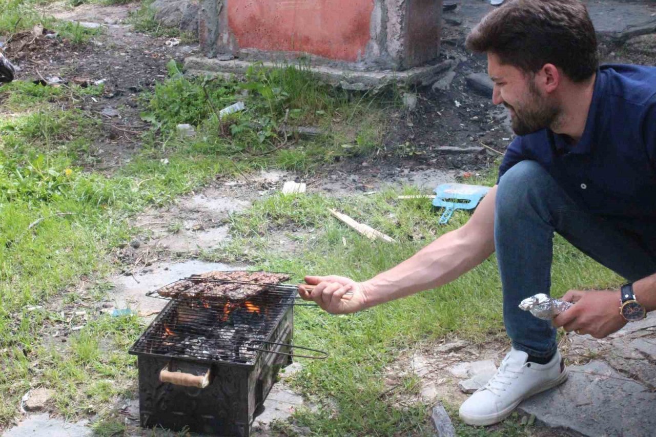 Afyonkarahisar’da oylarını kullananlar piknik alanlarına koştu
