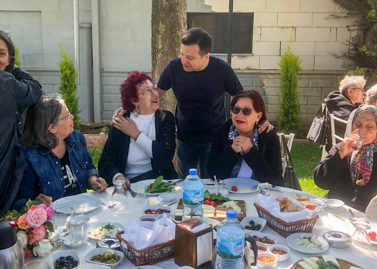 Anneler gününde huzurevinde kalan yaşlılar unutulmadı