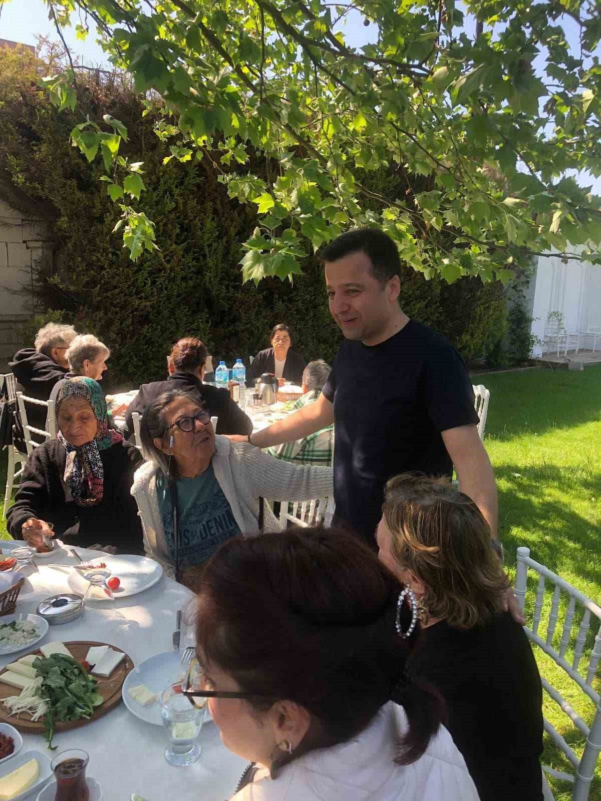 Anneler gününde huzurevinde kalan yaşlılar unutulmadı