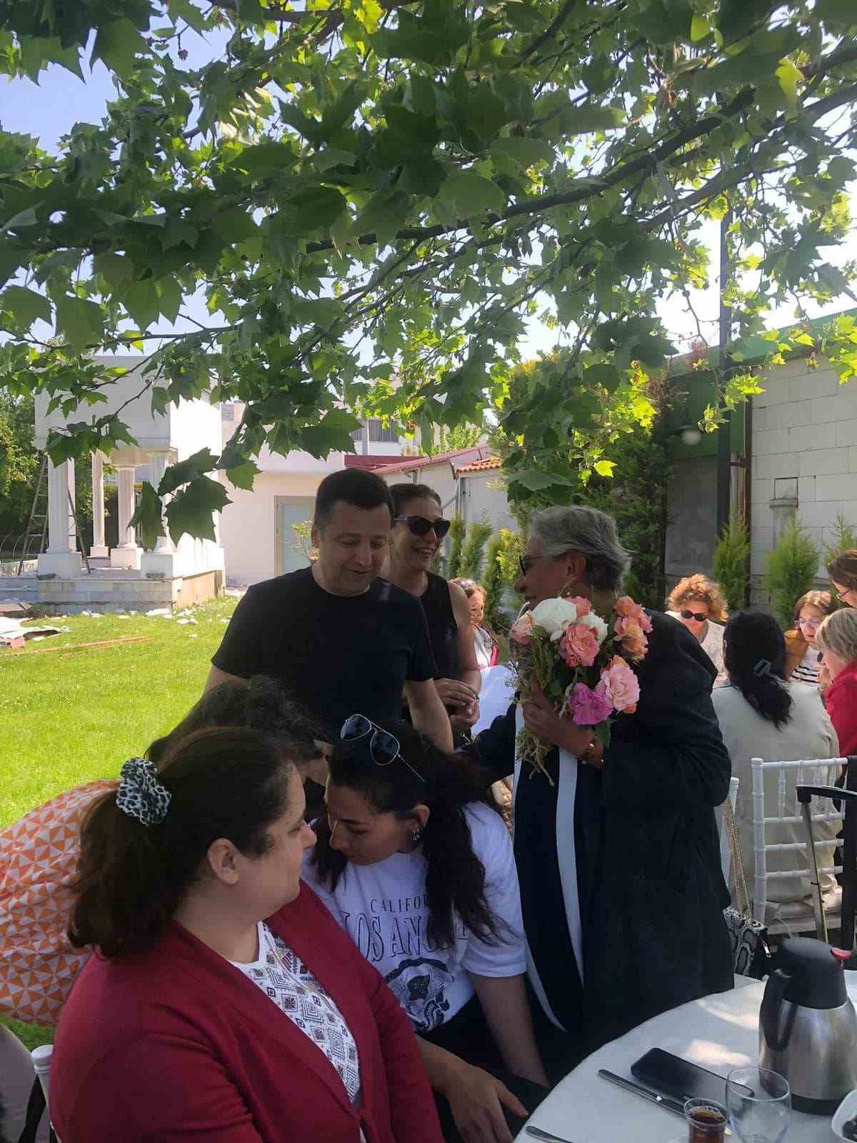 Anneler gününde huzurevinde kalan yaşlılar unutulmadı