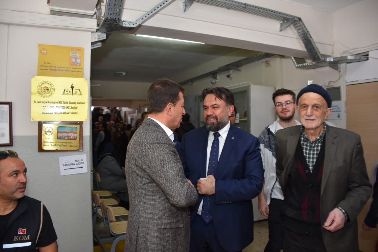 AK Parti Balıkesir İl Başkanı Ekrem Başaran oyunu kullandı
