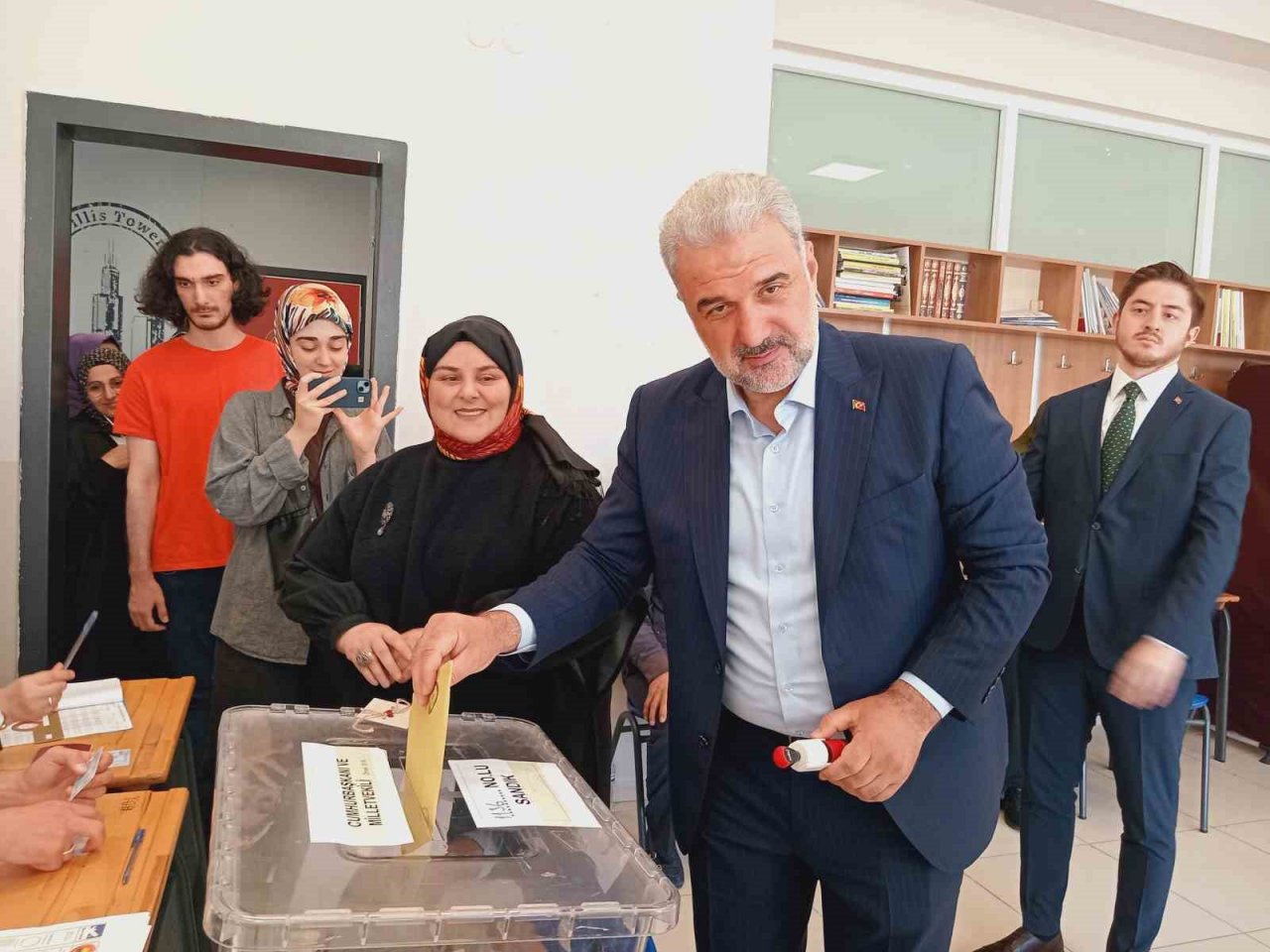 AK Parti İstanbul İl Başkanı Kabaktepe oyunu Başakşehir’de kullandı