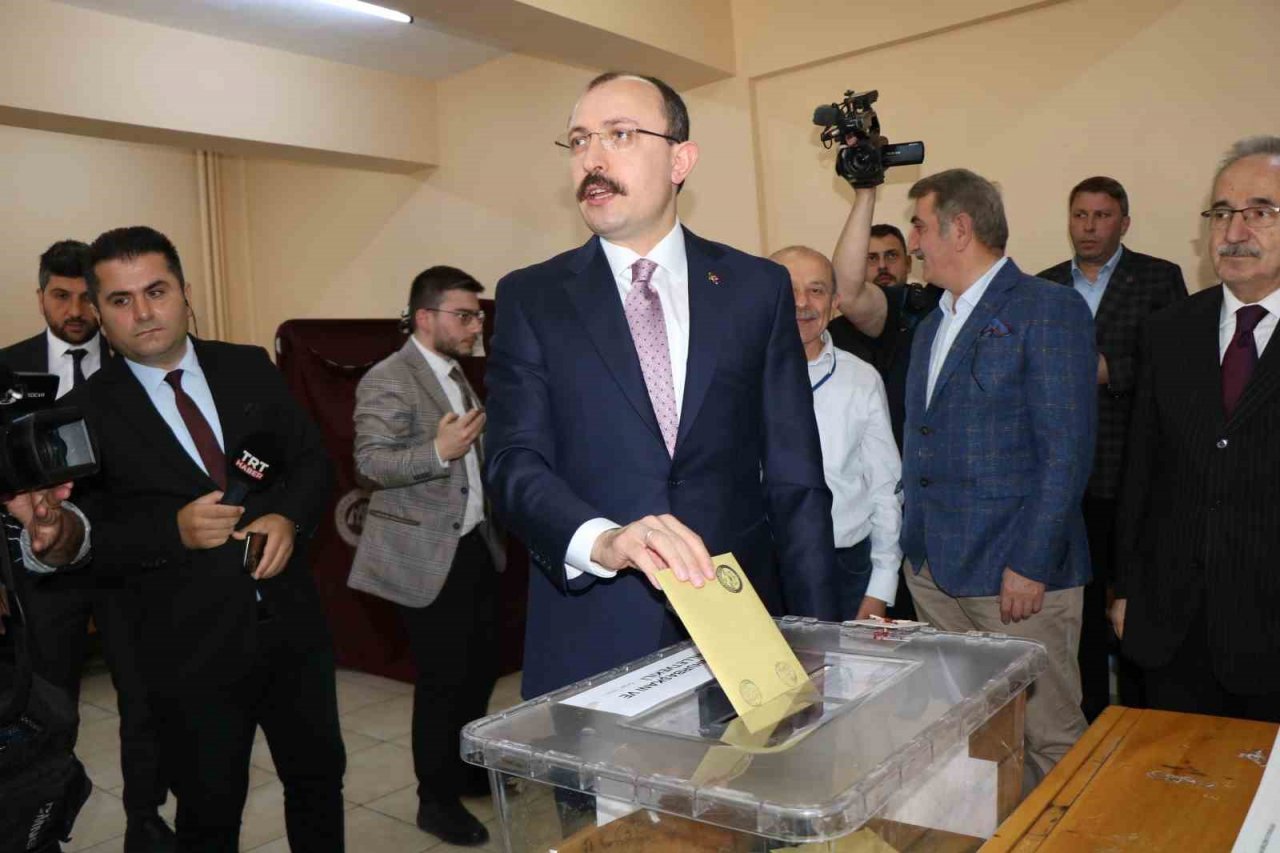 Ticaret Bakanı Muş: “Türkiye’nin 2023-2028 dönemini kapsayacak yönetim bu sandıklardan çıkacak”