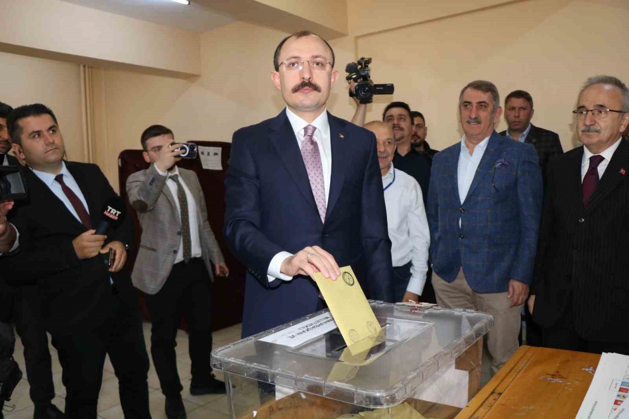 Ticaret Bakanı Muş: “Türkiye’nin 2023-2028 dönemini kapsayacak yönetim bu sandıklardan çıkacak”