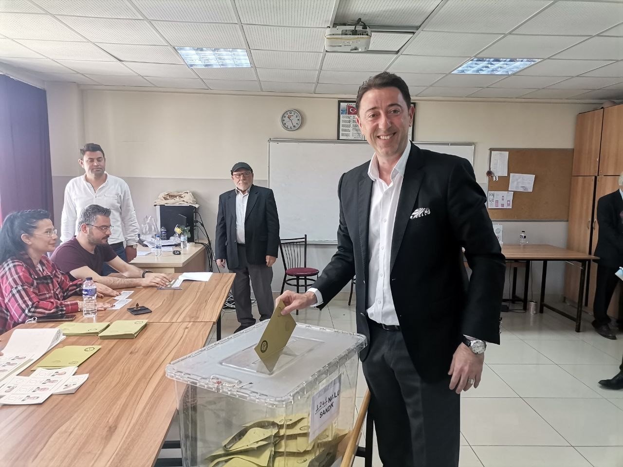 Bandırma Belediye Başkanı Tolga Tosun oyunu kullandı