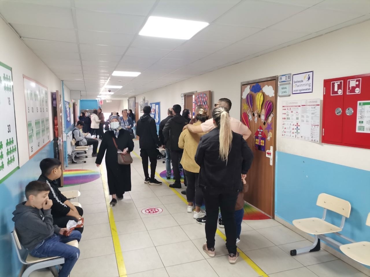 Bandırma’da oy kullanımı başladı
