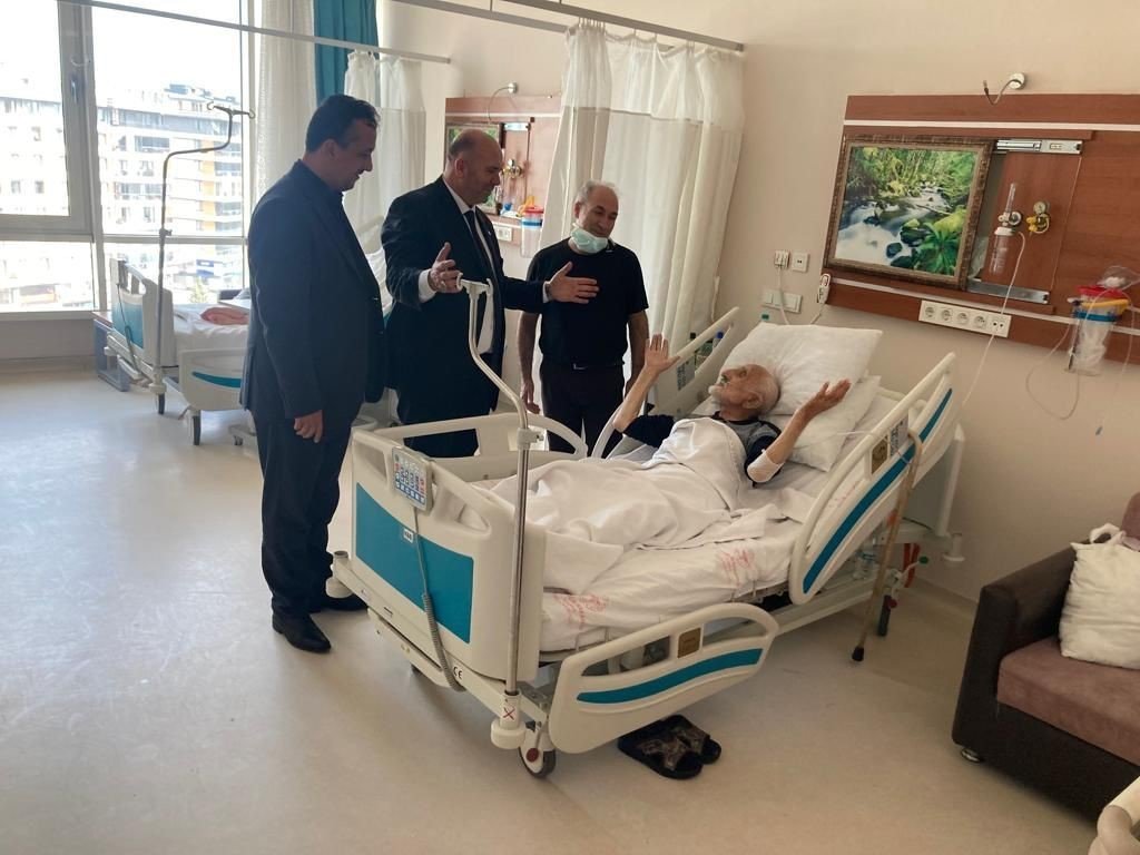 Hastanede “Oyumu vereyim de öyle öleyim” diyen 94 yaşındaki Ali dede sandığa gitti