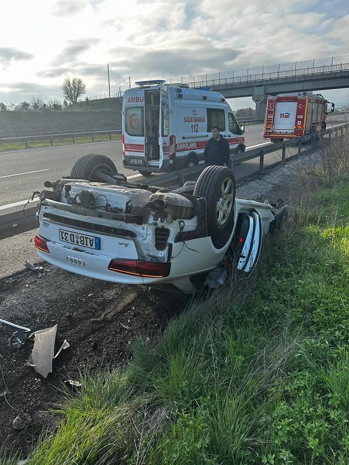 Otoyolda takla attı, yoldan çıktı