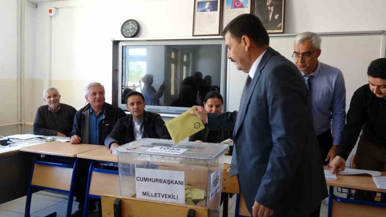 Burdur Valisi Arslantaş oyunu kullandı