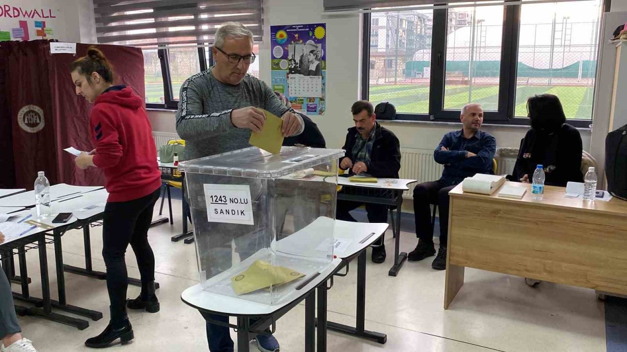Çanakkale’de oy verme işlemi başladı