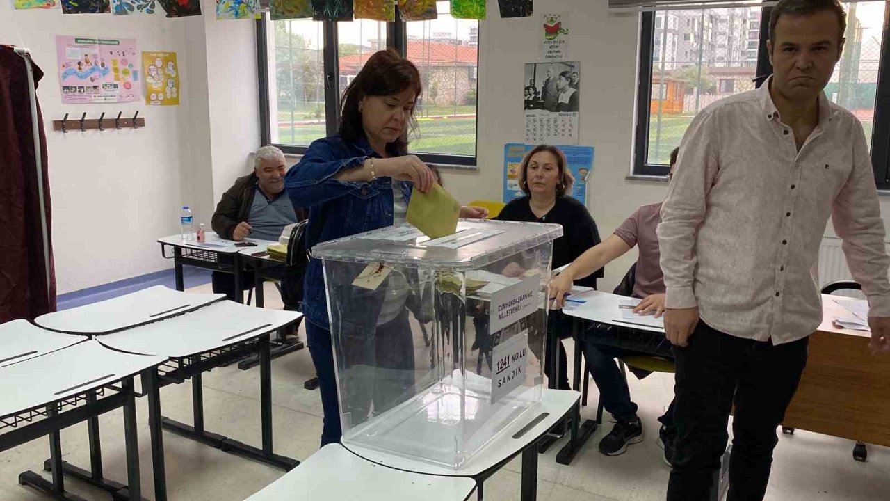 Çanakkale’de oy verme işlemi başladı