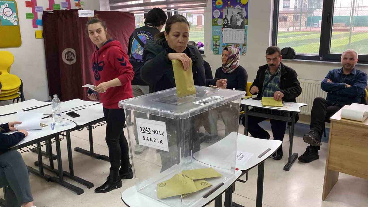 Çanakkale’de oy verme işlemi başladı