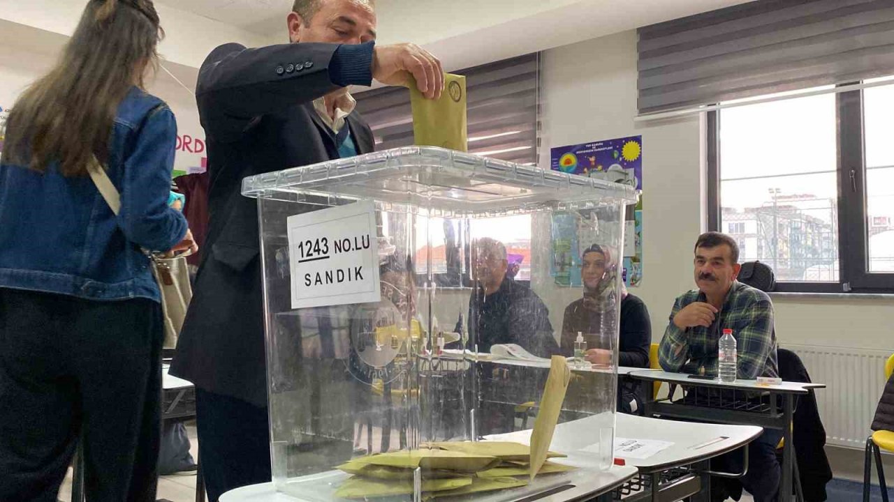 Çanakkale’de oy verme işlemi başladı