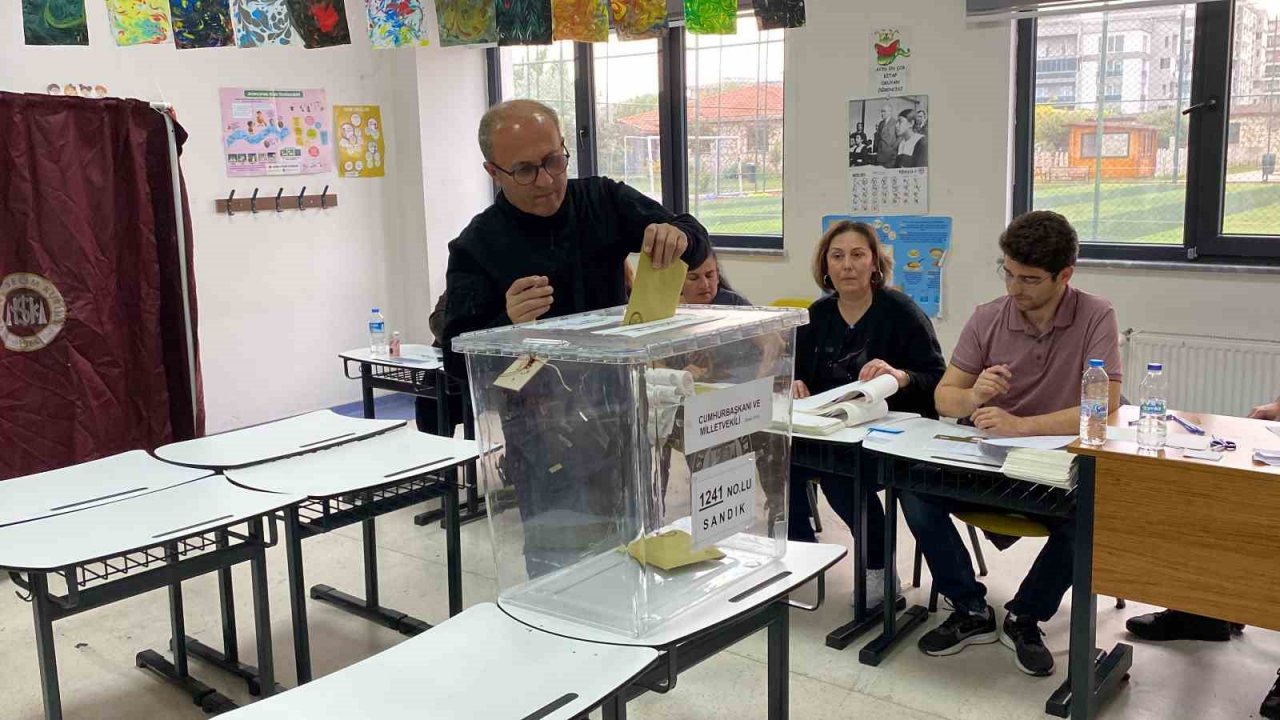 Çanakkale’de oy verme işlemi başladı