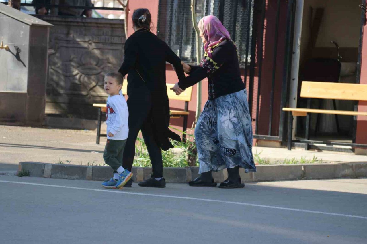 Diyarbakır’da vatandaşlar oy kullanmaya başladı