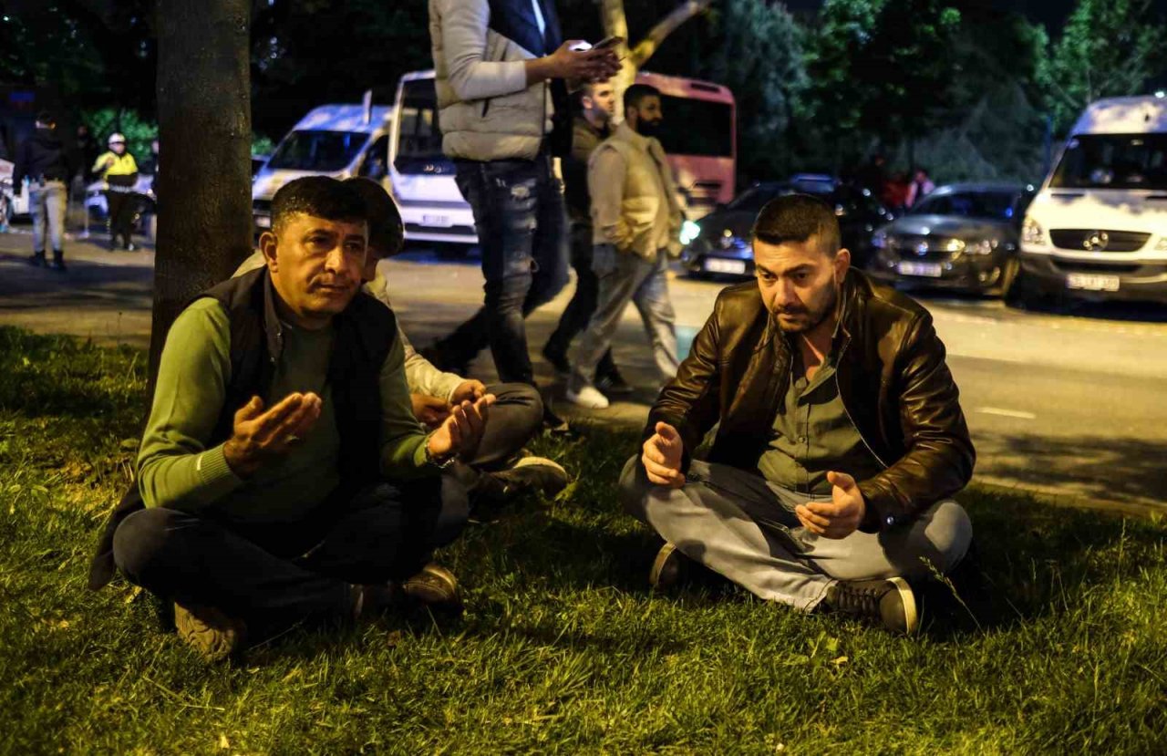 AK Parti İl Başkanlığında vatandaşların bekleyişi sürüyor