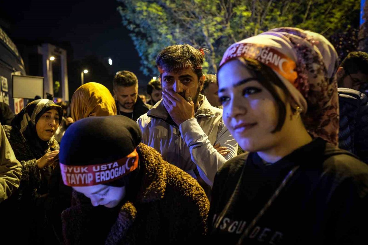 AK Parti İl Başkanlığında vatandaşların bekleyişi sürüyor