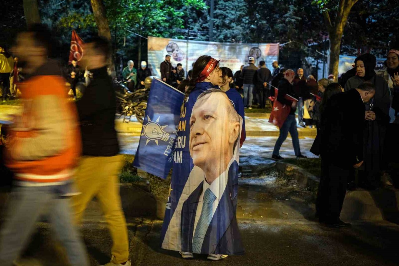 AK Parti İl Başkanlığında vatandaşların bekleyişi sürüyor