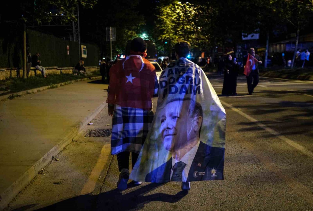 AK Parti İl Başkanlığında vatandaşların bekleyişi sürüyor