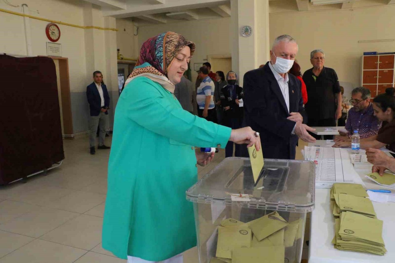 Antalya’da seçimlerde 9 bin 45 polis ve jandarma görev yapıyor