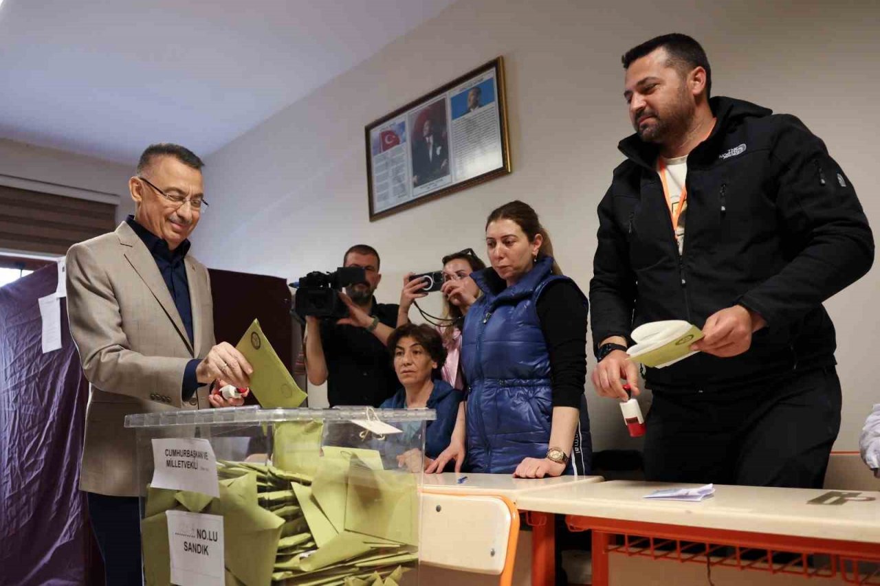 Cumhurbaşkanı Yardımcısı Oktay oyunu Ankara’da kullandı