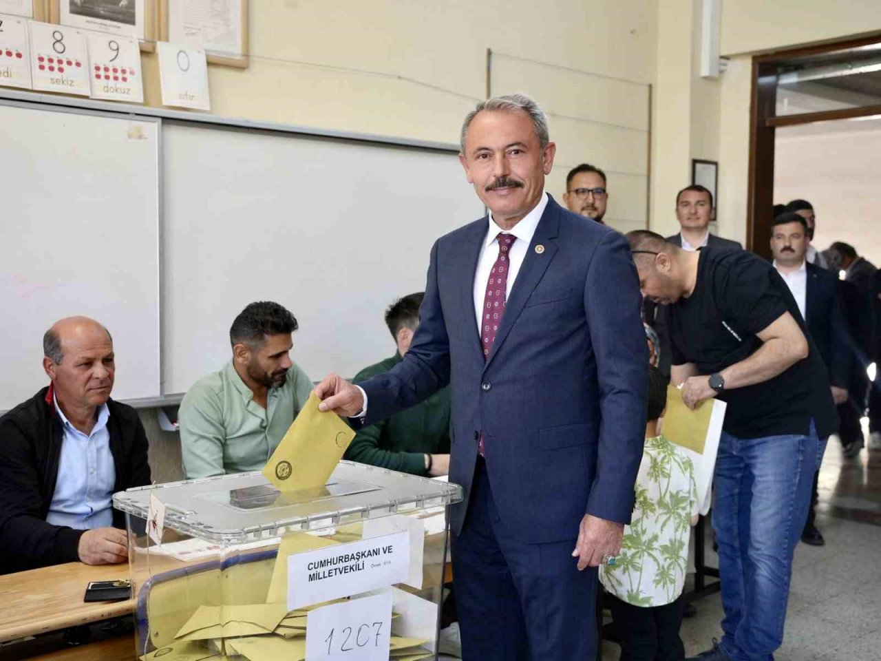 Denizli’de siyasiler oylarını kullandı