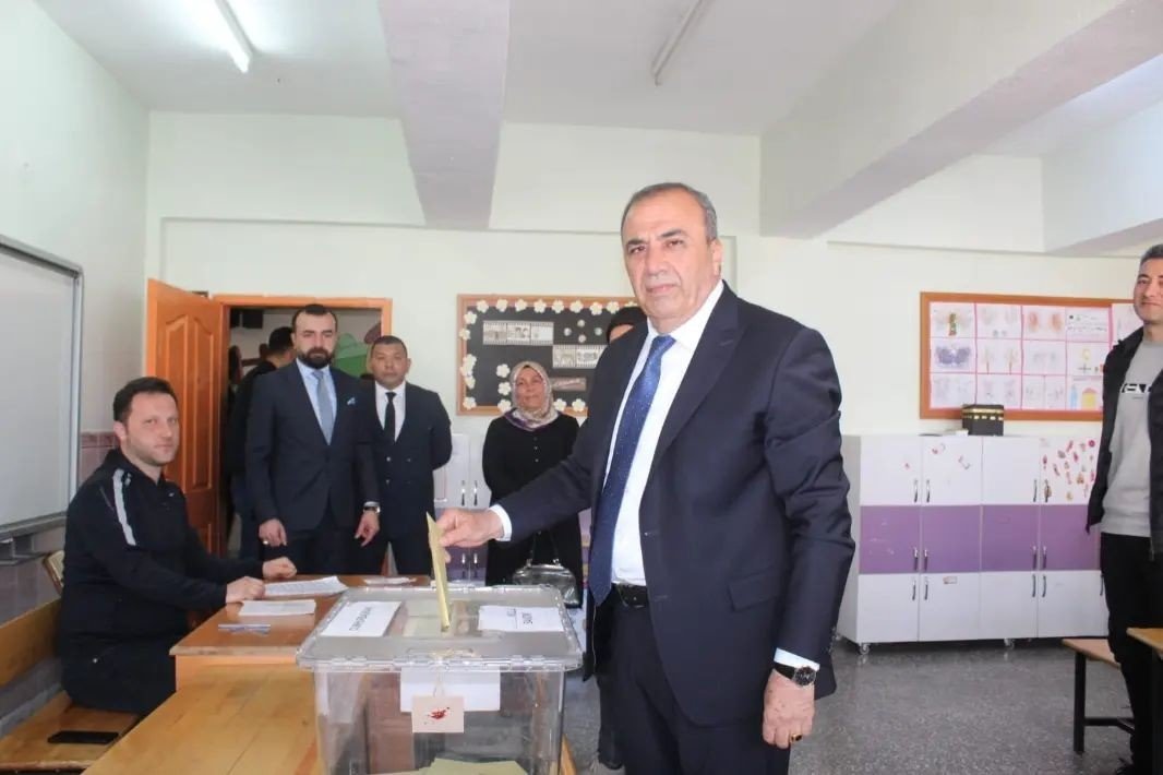 Kayrıcı, Kelepircioğlu ve Şahiner oyunu kullandı