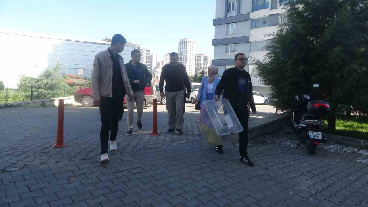 Seyyar sandık, hasta ve engelli vatandaşların ayağına gitti