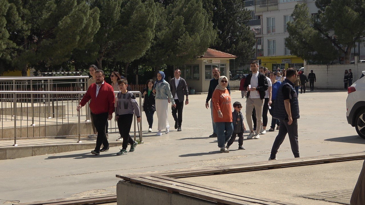 Denizli’de oy sayım işlemleri devam ediyor