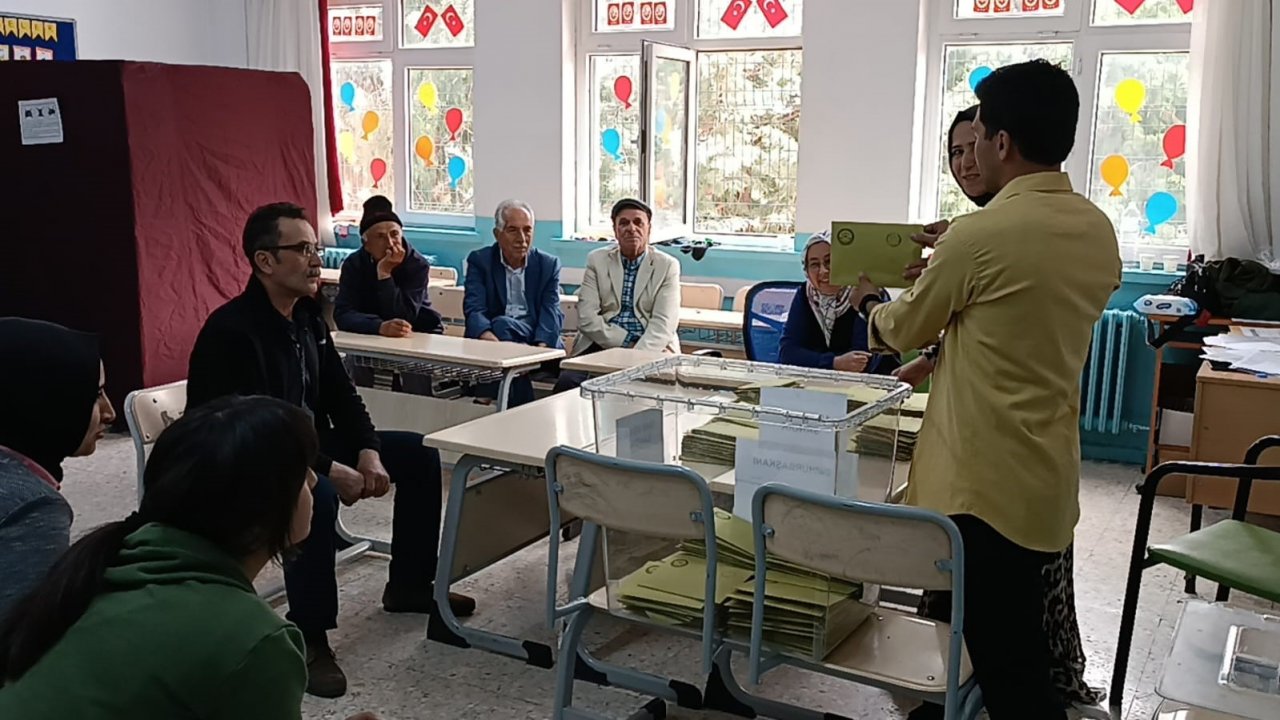 Denizli’de oy sayım işlemleri devam ediyor