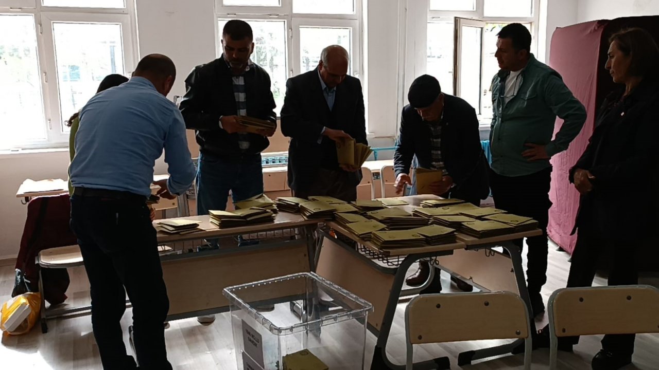 Denizli’de oy sayım işlemleri devam ediyor