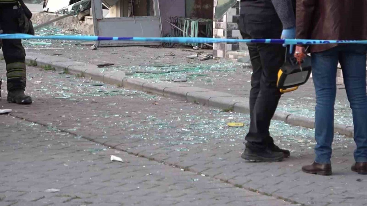 Kepçe operatörü elindeki sigarayla apartmana girdi, ortalık savaş alanına döndü