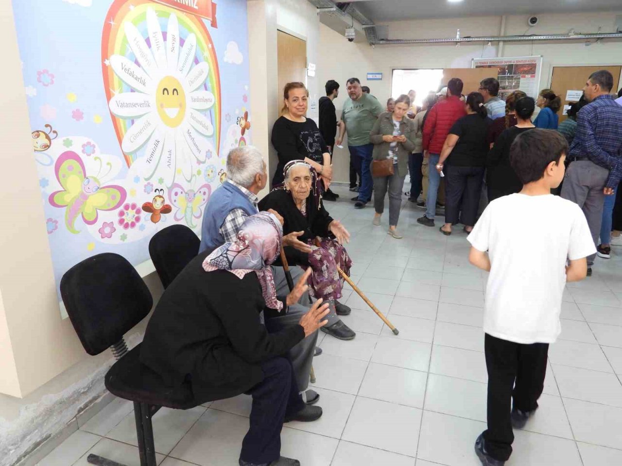 Oy kullanmak için ilçeye geri döndüler