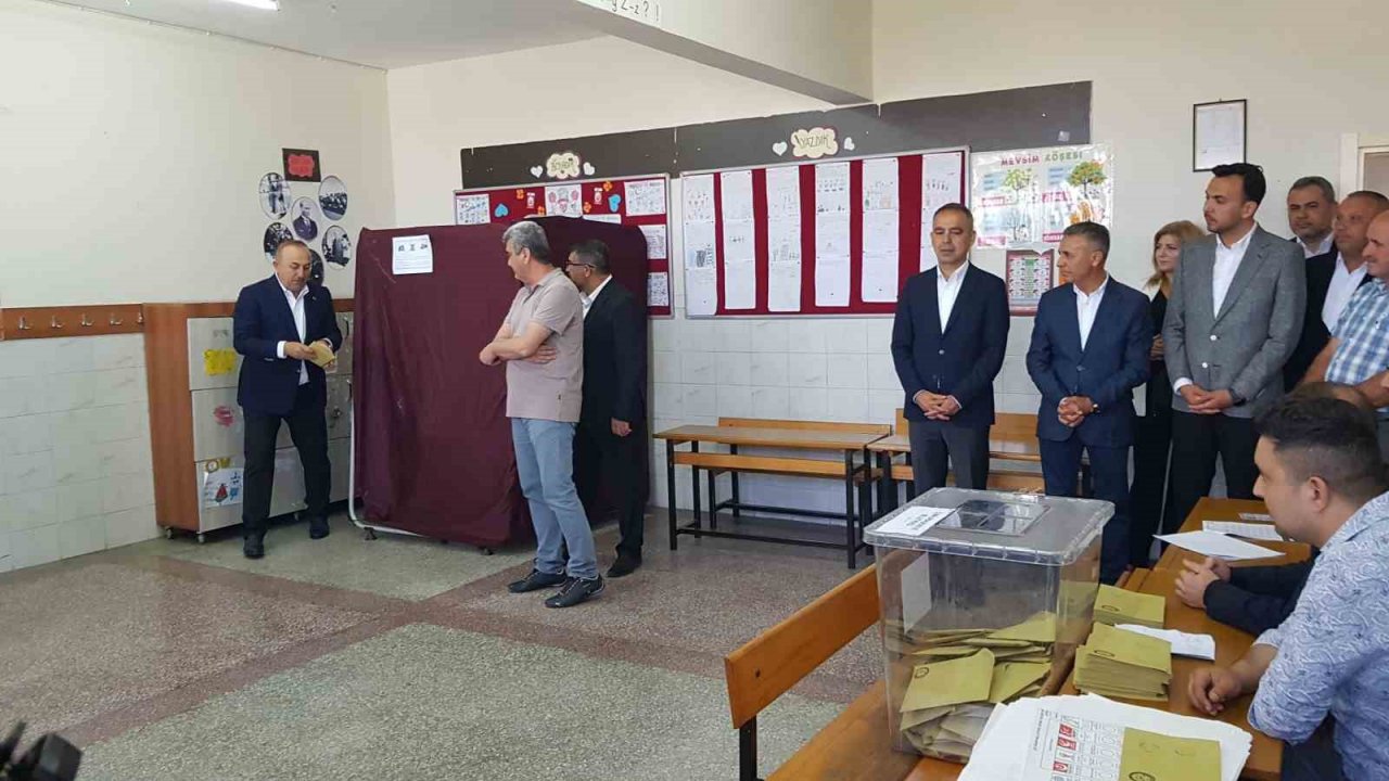 Bakan Çavuşoğlu oyunu Alanya’da kullandı